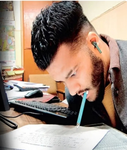 हिमाचल: बचपन में खोए दोनों हाथ, पैरों की अंगुलियों से तकदीर लिख पाई सरकारी नौकरी