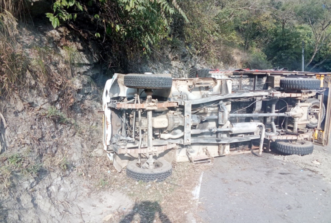 Bilaspur: शाहतलाई के सेऊ में पिकअप वाहन पलटा, हरियाणा के 9 श्रद्धालु घायल