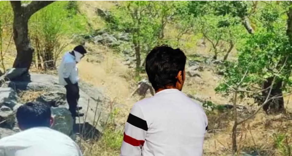 सिरमौर: जंगल से आ रही थी तेज बदबू, पास जाकर देखा तो पड़ी थी युवक की देह