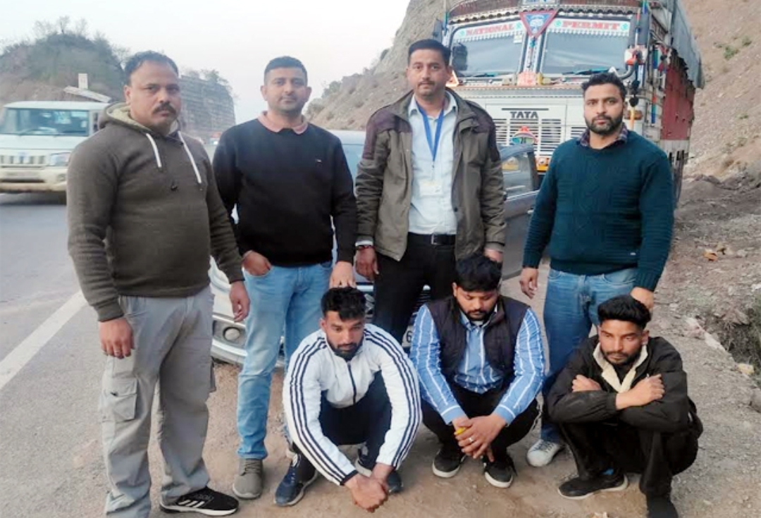 हिमाचल: पुलिस ने 2 मामलों में पकड़ा 22.46 ग्राम चिट्टा, पंजाब के 3 युवकों सहित 4 गिरफ्तार