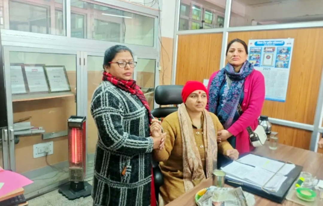 कुल्लू में विजिलैंस की बड़ी कार्रवाई, लाखों की रिश्वत के साथ असिस्टैंट कमिश्नर सहित 3 गिरफ्तार