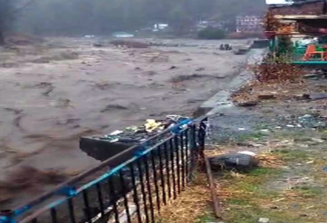 हिमाचल: छोटा भंगाल में बादल फटने से तबाही, भरमौर और किन्नौर में गिरे ग्लेशियर