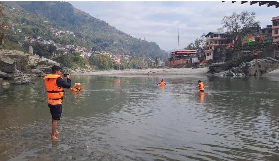 हिमाचल: पिता ने मोबाइल चलाने पर लगाई डांट, तो नदी में कूद गई 11वीं की छात्रा