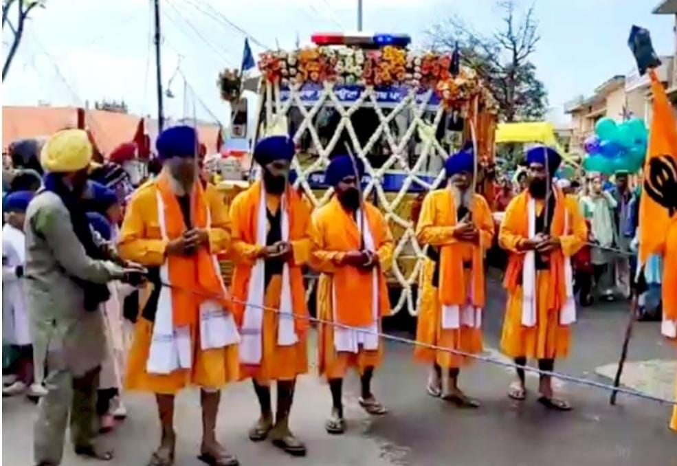 गुरुद्वारा श्री पाँवटा साहिब से 341वें होला महल्ला पर शहर में निकला भव्य नगर कीर्तन, आज कवि दरबार और कल…