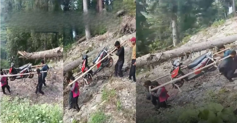 हिमाचल: गजब… सड़क बंद हुई तो डोली की तरह 4 कंधों पर उठाकर सड़क तक पहुंचा दी स्कूटी