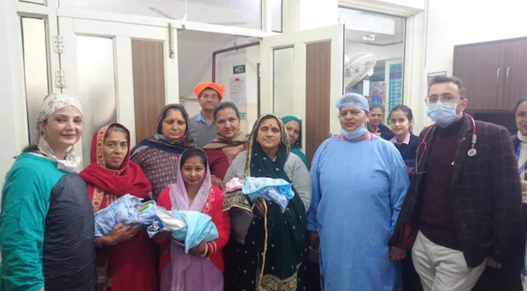 हिमाचल प्रदेश में महिला ने एक साथ तीन बच्चों को दिया जन्म, खुशी से झूम उठा परिवार