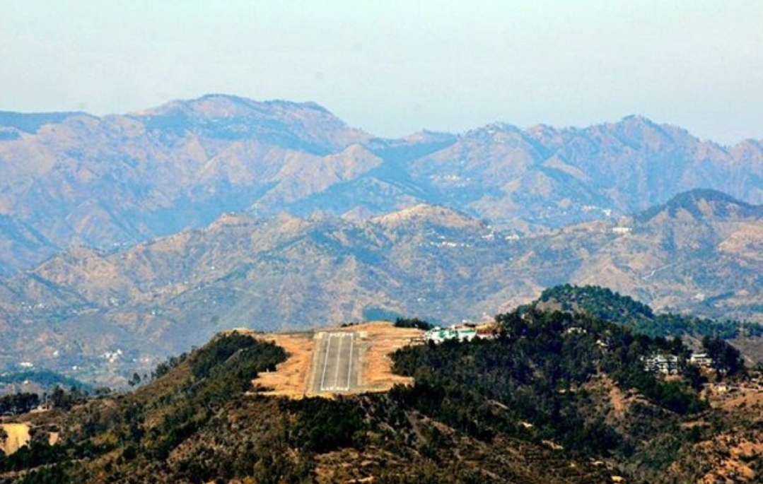 शिमला के Airport पर बड़ा हादसा टला, पायलट को लगानी पड़ी इमरजेंसी ब्रेक, उपमुख्यमंत्री और डीजीपी भी थे सवार