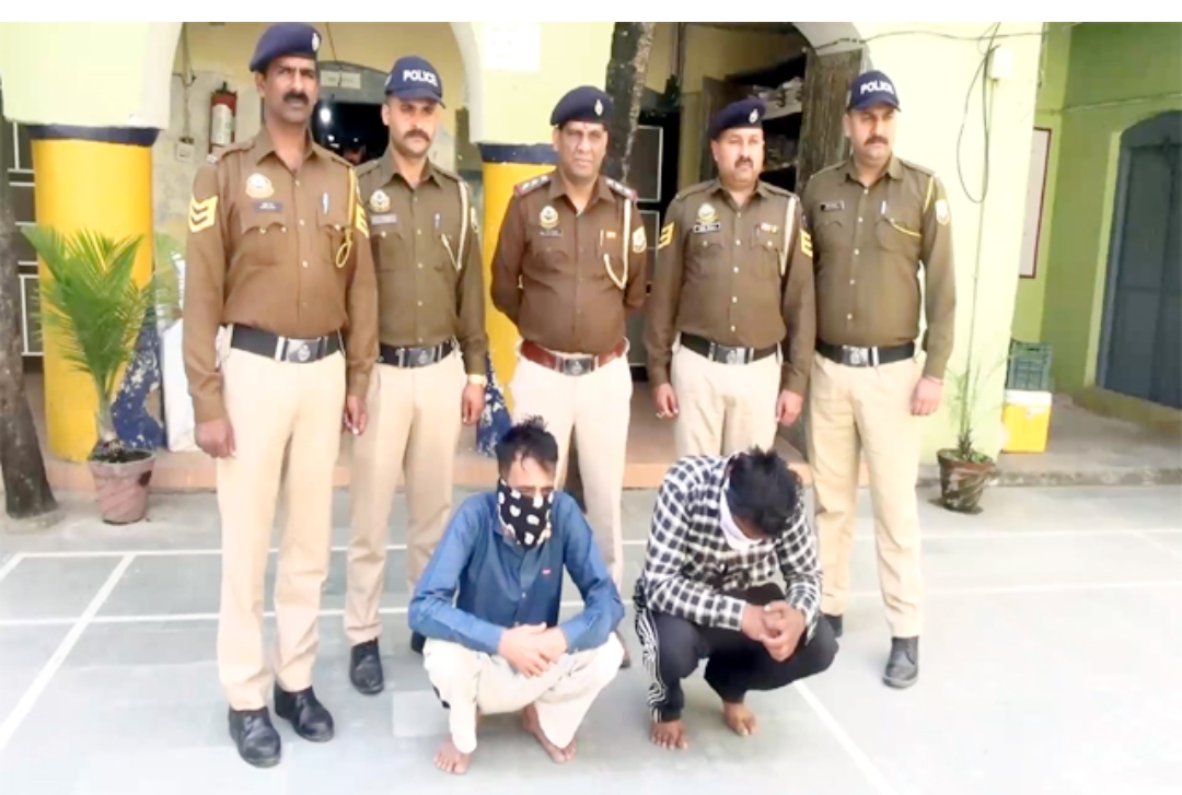 हिमाचल: पुलिस की दुकान में दबिश, 11.44 ग्राम चिट्टे के साथ 2 युवक गिरफ्तार