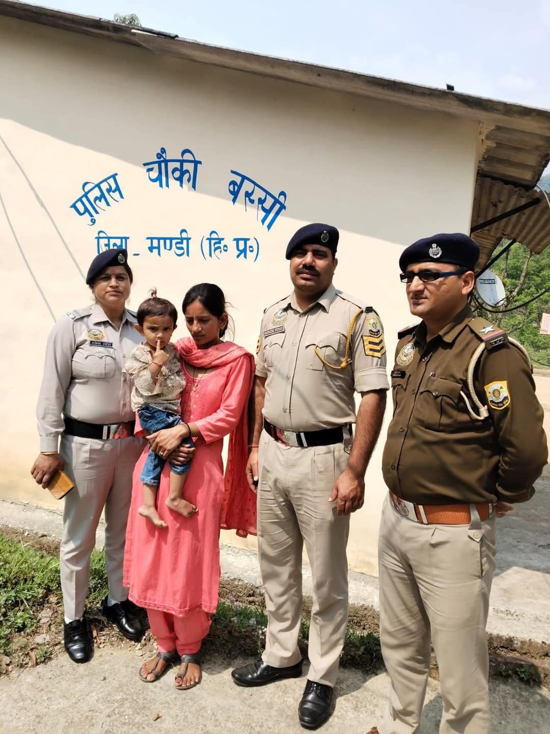 जोगिंदरनगर पुलिस द्वारा लापता महिला व बच्ची को तलाश कर परिजनों के सुपुर्द  किया