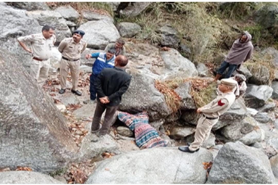 हिमाचल में फटा बादल, 60भेड़ बकरियों के साथ नाले में बह गया भेड़पालक