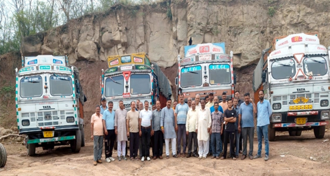 Himachal: भारत-पाक तनाव के बीच ट्रांसपोर्टरों ने दिखाई देशभक्ति, देश के नाम किया बड़ा ऐलान