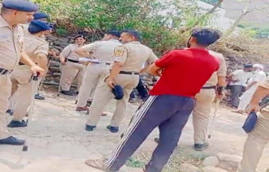 सिरमौर: जमीनी विवाद को लेकर 2 गुटों में खूनी झड़प, पुलिस कर्मियों सहित 17 घायल