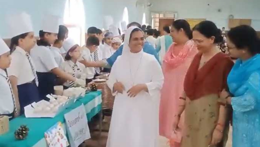 Sirmour: कारमल स्कूल के नन्हे शेफ्स ने जीता सबका दिल, बच्चों की पाक कला ने बिखेरा जादू