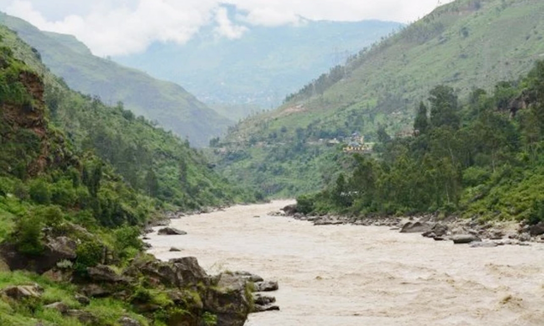 Himachal: सतलुज नदी किनारे अलर्ट, डैमों से कभी भी छोड़ा जा सकता है पानी