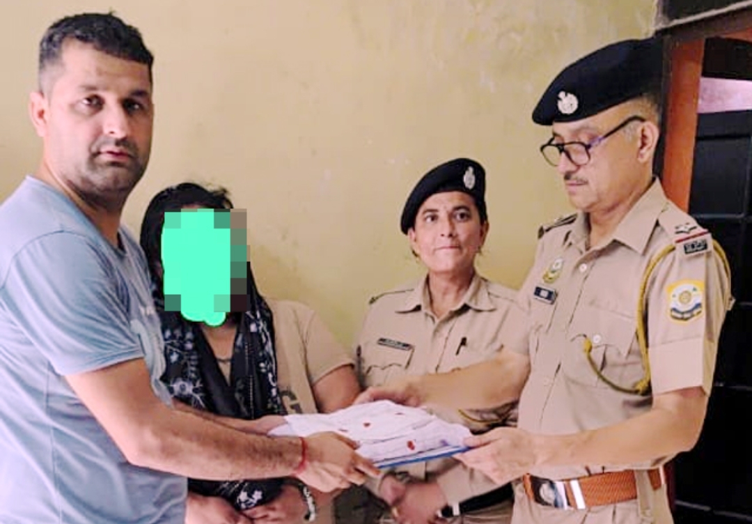 Paonta sahib: पुलिस की डिटैक्शन सैल टीम ने घर में मारा छापा, स्मैक और नकदी के साथ महिला गिरफ्तार