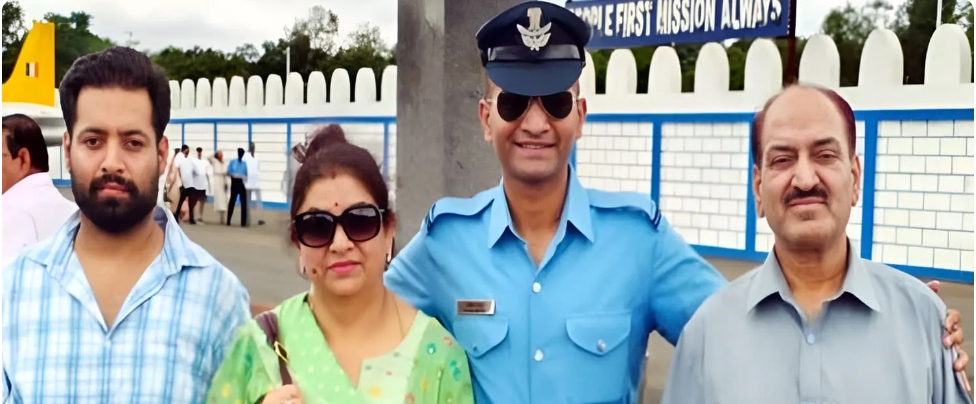 हिमाचल के पहाड़ों से आसमान की उड़ान- फ्लाइंग ऑफिसर बना निखिल, माता-पिता का सपना किया पूरा