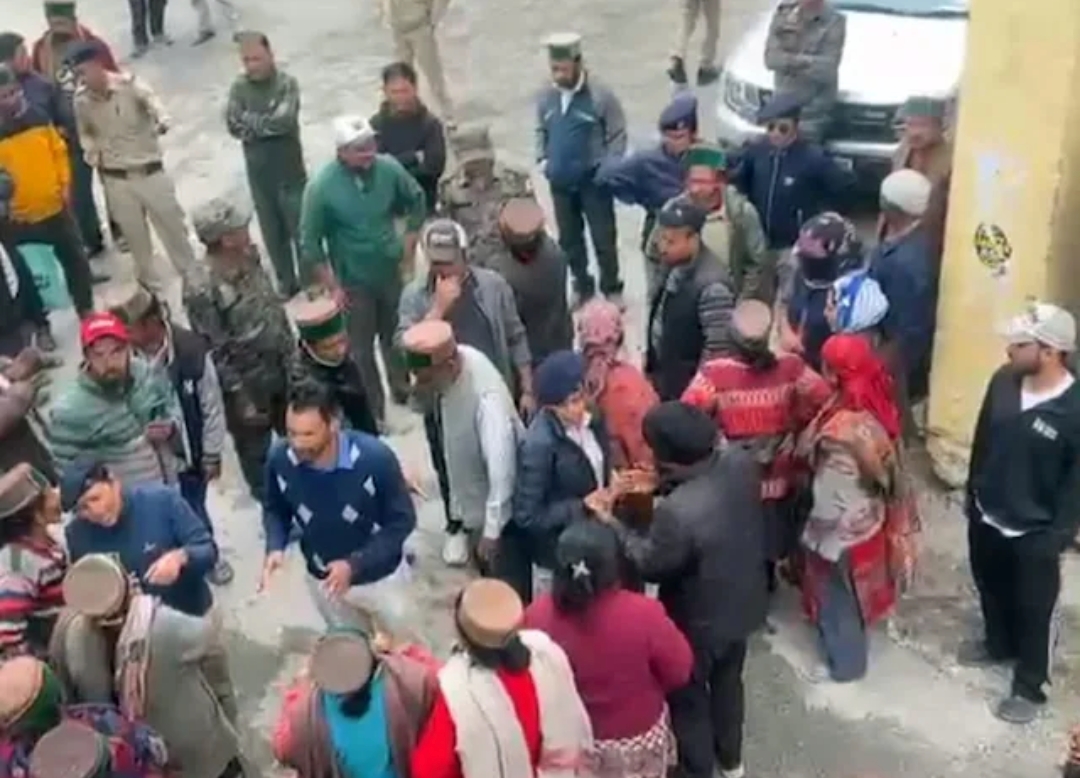 हिमाचल में एक और मर्डरः दो गुटों के बीच खूनी झड़प, स्कूल टीचर की मौत, लोग भड़के तो 6 आरोपी गिरफ्तार