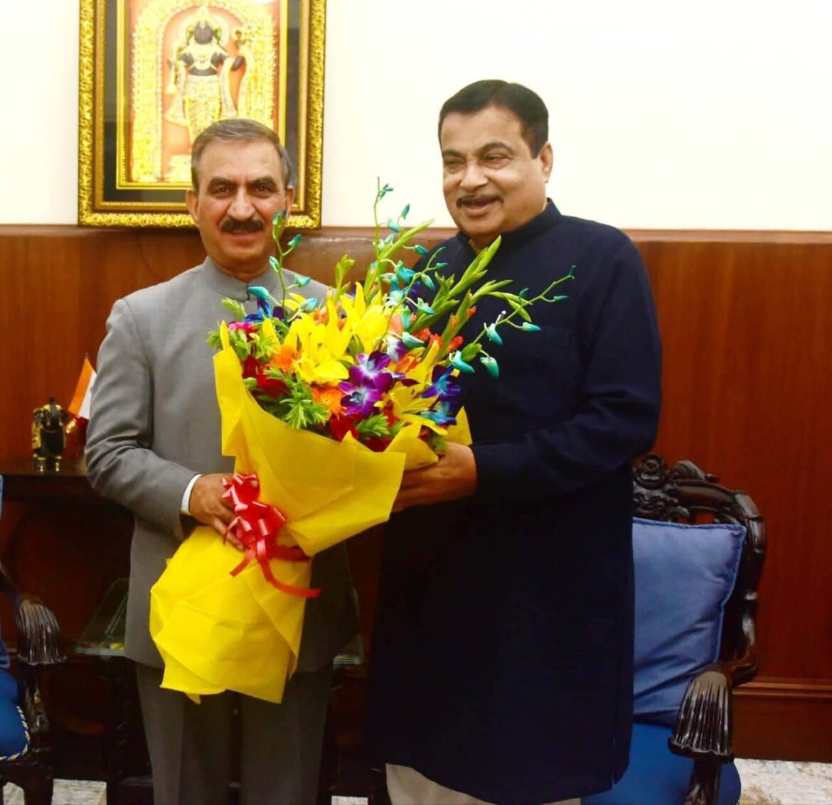 केंद्रीय मंत्री गडकरी से मिले मुख्यमंत्री सुक्खू, भारी बारिश से हुए नुकसान से करवाया अवगत