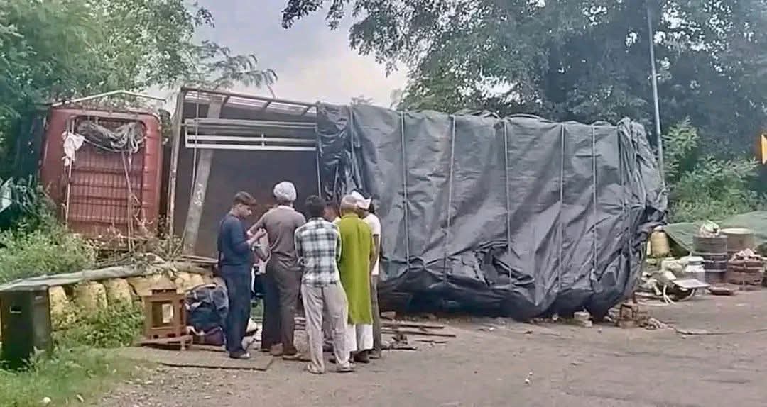 हरियाणा से ज्वालाजी जा रहे श्रद्धालुओं का ट्रक पलटा, एक की मौत