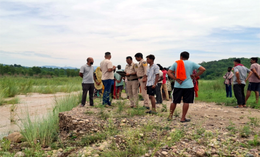 बारिश का कहर: हमीरपुर की शुक्र खड्ड में बही महिला, सर्च ऑप्रेशन जारी