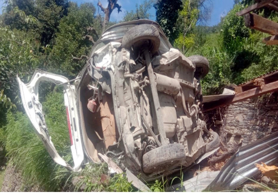 तीसा-बोंदेड़ी मार्ग पर खाई में गिरी कार, चालक की मौ*त
