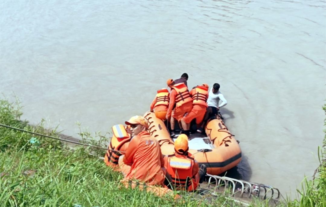 नहर में डूबे 2 दोस्त, NDRF की टीम तलाश में जुटी