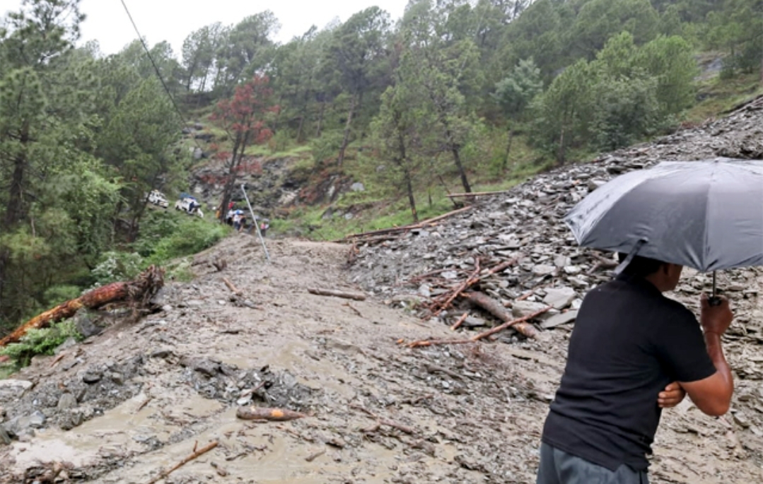 भूस्खलन से बंद हुआ चम्बा-तीसा मार्ग, डंपिंग साइट बनी जी का जंजाल