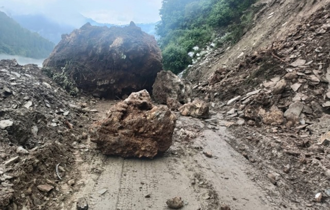 चंडीगढ़-मनाली हाईवे पंडोह डैम के पास फिर बंद, यात्री परेशान