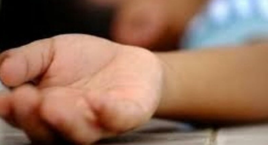 कपड़ों को प्रैस करते समय लगा बिजली का झटका, नाबालिग लड़की की मौ*त