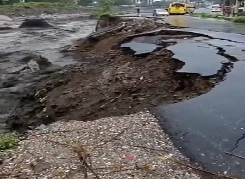 कुल्लू में तबाही की बारिश! लग वैली और सरवरी नालों में आई बाढ़, जनजीवन बुरी तरह प्रभावित