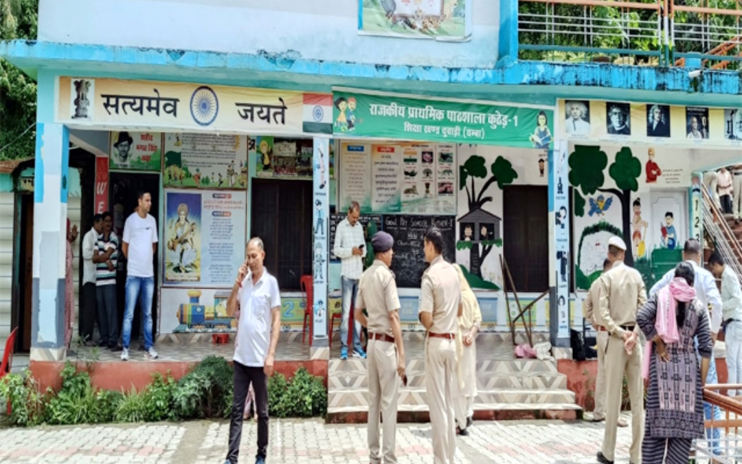 स्कूल परिसर में मिली महिला की देह, वह भी बिना कपड़ों के; आखिर रात को क्या हुआ?