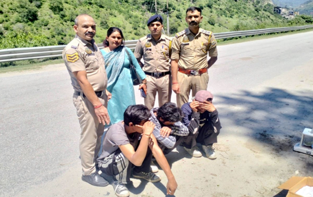 ड्रग्स तस्करी का भंडाफोड़, चिट्टे की खेप सहित कार सवार 3 युवक गिरफ्तार