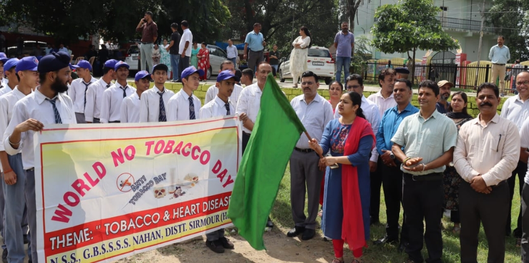 जिलाधीश सिरमौर ने नशे से दूर रहने को किया जागरूक