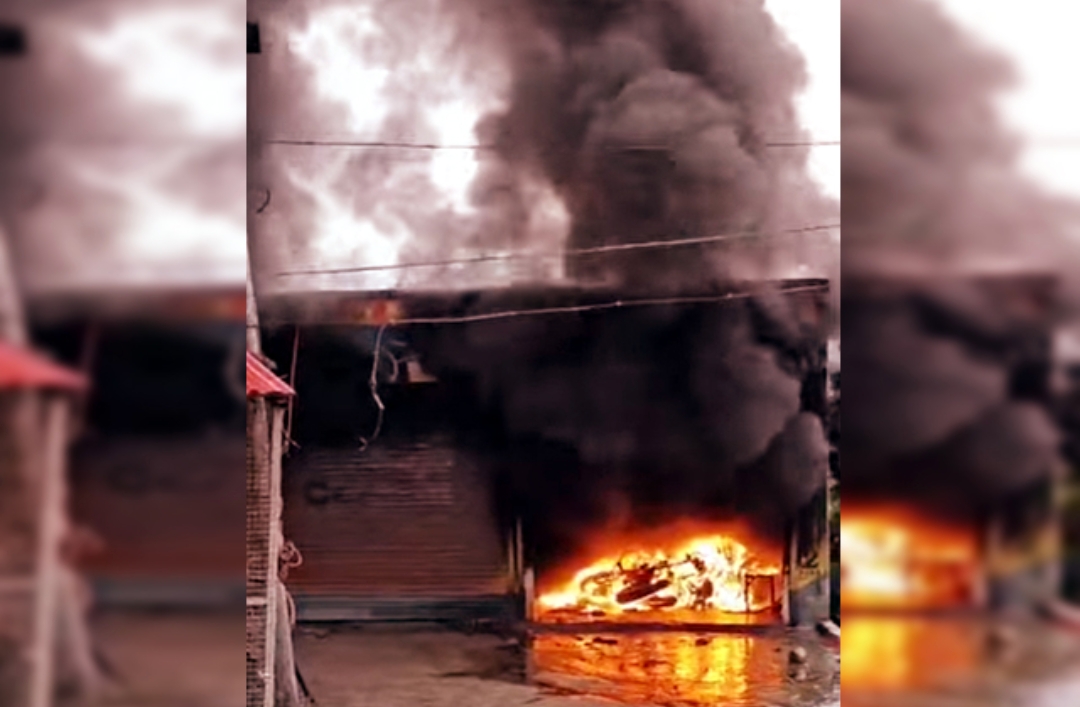 मोटरसाइकिल रिपेयर की दुकान में लगी भीषण आग, 20 लाख से अधिक का नुक्सान