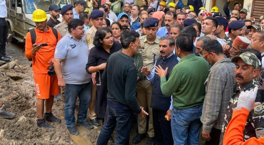 कुल्लू पहुंचे CM सुक्खू, पीड़ितों का दर्द सुन दिए हरसंभव मदद के निर्देश