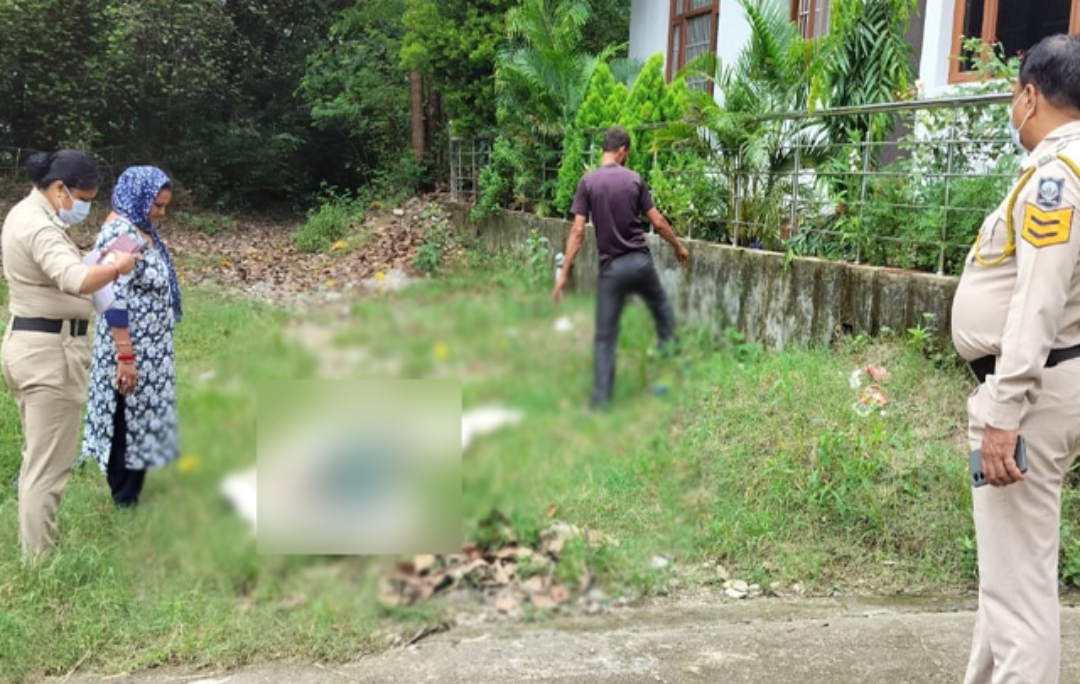 खेतों में गली-सड़ी अवस्था में मिला महिला का शव, एक हफ्ते से थी लापता