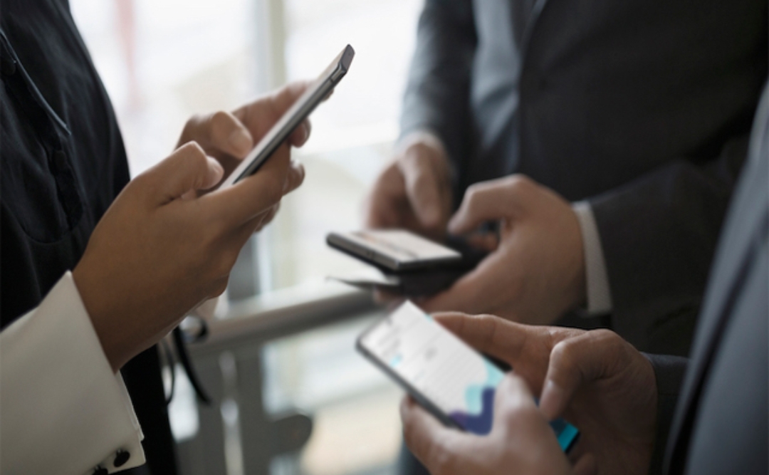 स्कूल में कक्षा लेते समय नहीं होगा मोबाइल का इस्तेमाल, बाकी समय शिक्षक कर सकते ऑनलाइन कार्य