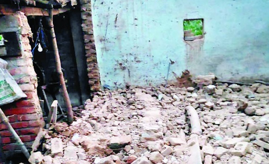 पांवटा साहिब: दो मासूम बच्चों के ऊपर आ गिरी जर्जर मकान की दीवार, मलबे में दबने से एक की गई जा*न