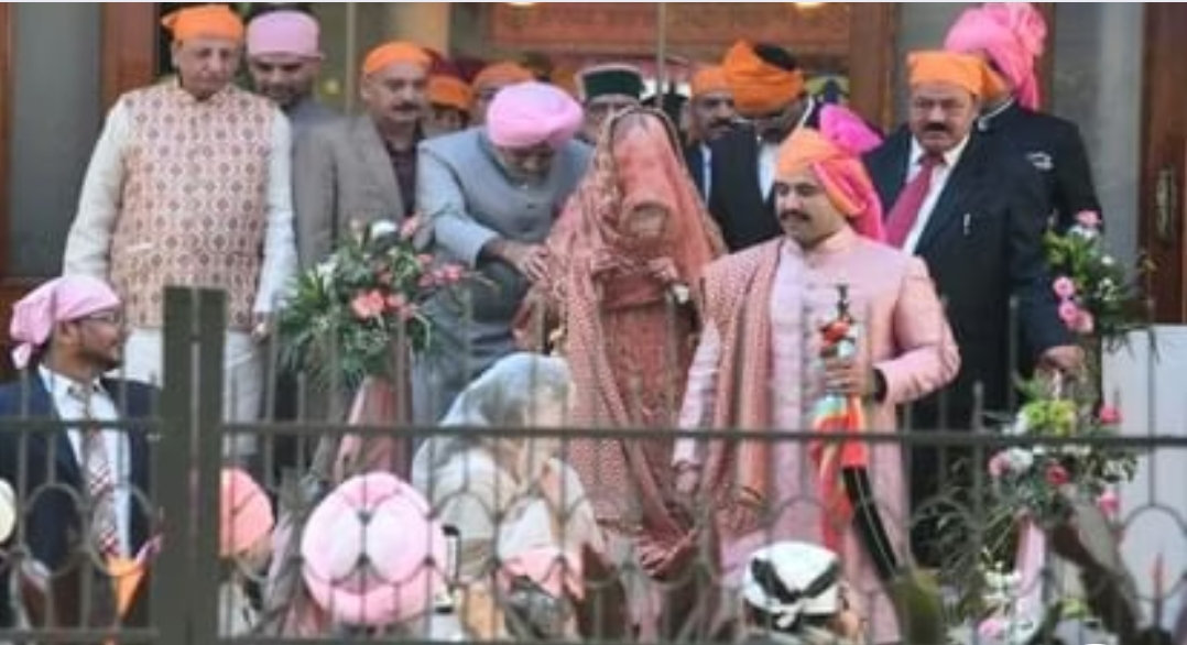 Himachal: डाॅक्टर अमरीन काैर से परिणय सूत्र में बंधे मंत्री विक्रमादित्य सिंह, चंडीगढ़ में हुई शादी