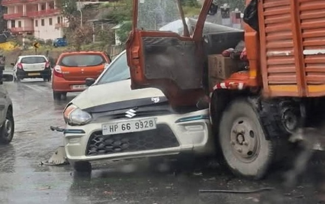 दर्दनाक हादसा: टेंपो-कार की हुई भीषण टक्कर, 17 साल के किशोर की मौ/त