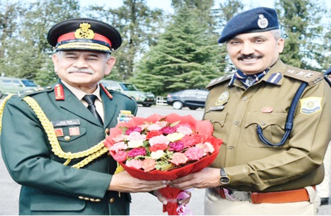 शिमला पहुंचे सेना प्रमुख जनरल का SSP सहित सैन्य अधिकारियों ने किया स्वागत