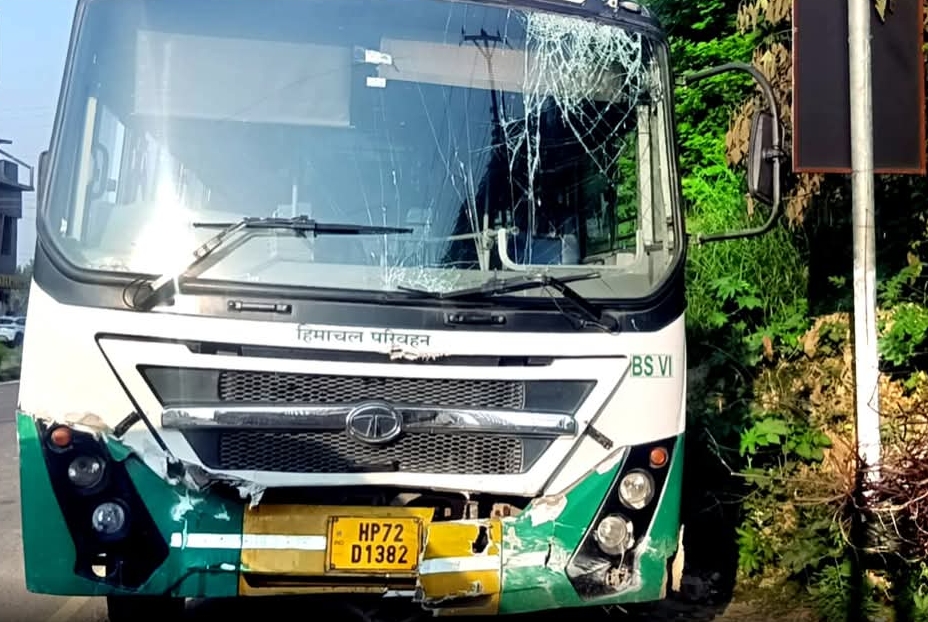 जब सड़क पर ”यमराज” बनकर दौड़ी HRTC बस! हादसे का खौफनाक CCTV फुटेज आया सामने