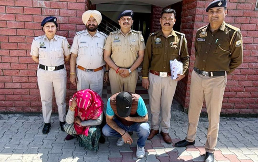 बस से नशा तस्करी का पर्दाफाश, 447 ग्राम चरस बरामद…महिला सहित 2 तस्कर काबू