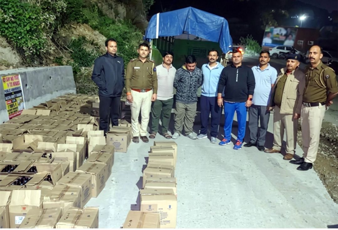 Himachal: कांगड़ा में पिकअप वाहन से अवैध शराब की 149 पेटियां बरामद, चालक गिरफ्तार